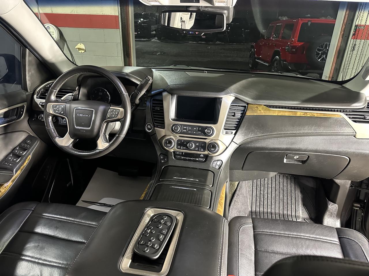2017 GMC Yukon Denali Photo