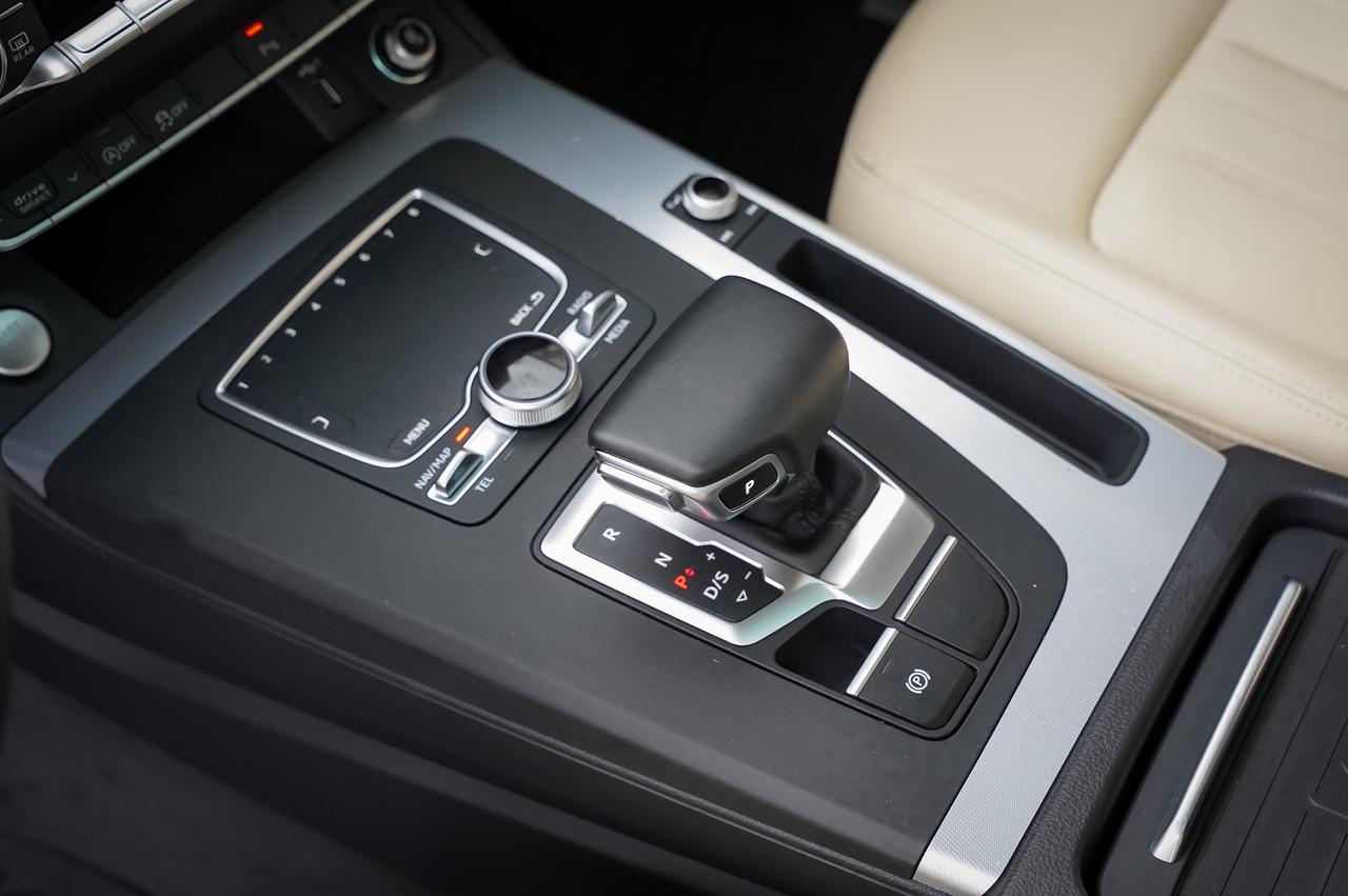 2020 Audi Q5 Premium Plus Photo