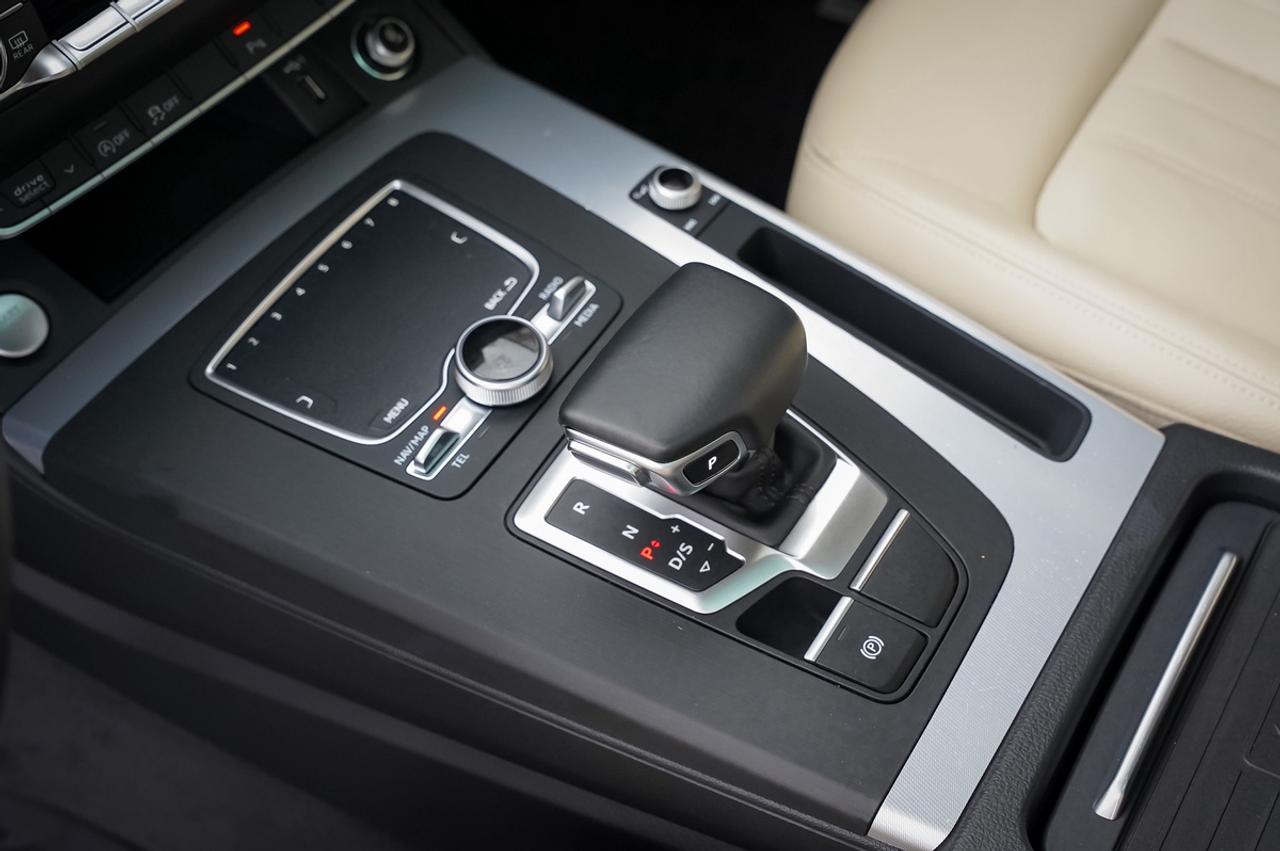 2020 Audi Q5 Premium Plus Photo