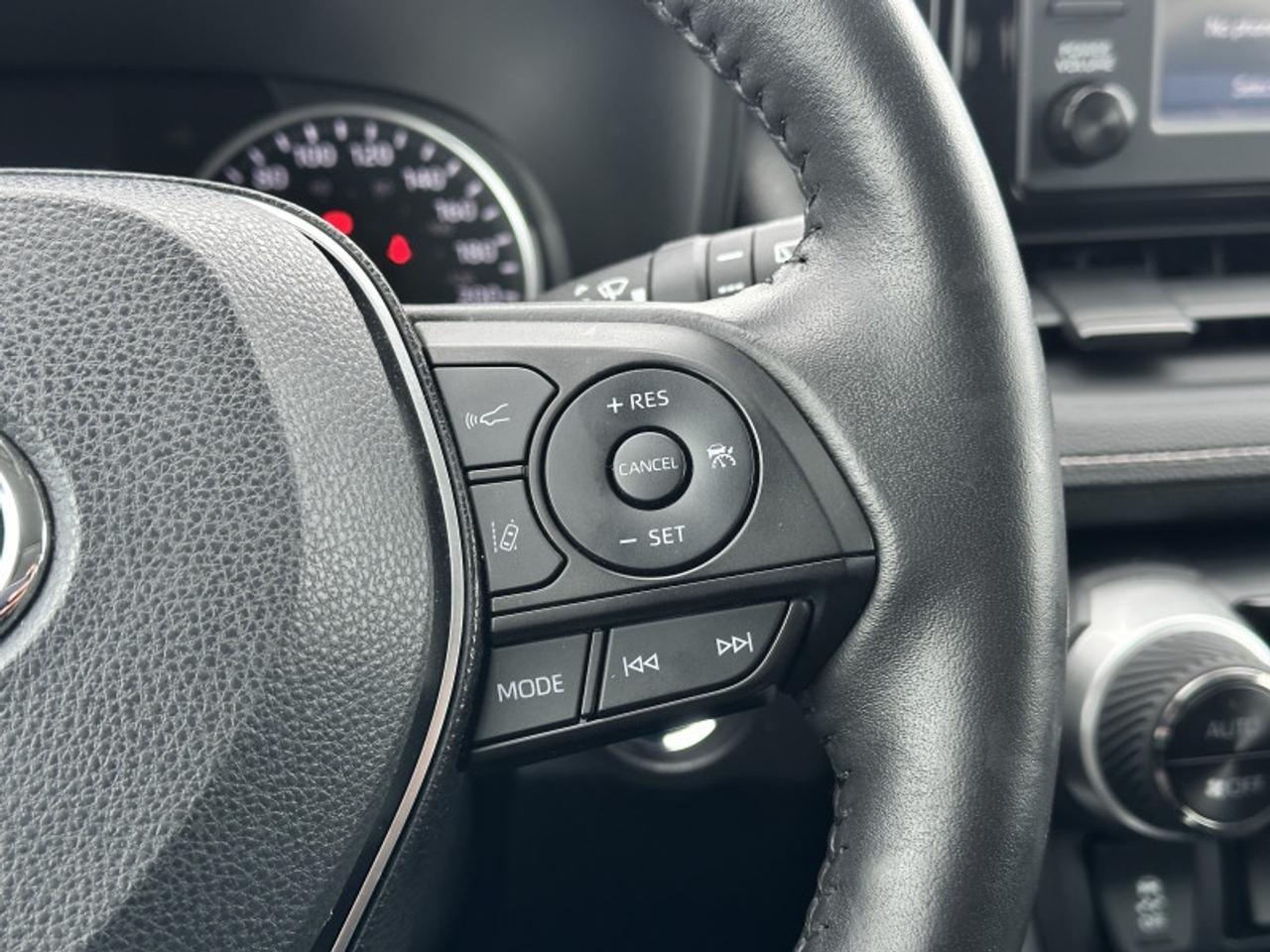 2019 Toyota RAV4 Hybrid XLE Photo