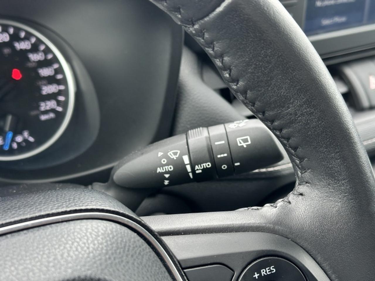 2019 Toyota RAV4 Hybrid XLE Photo