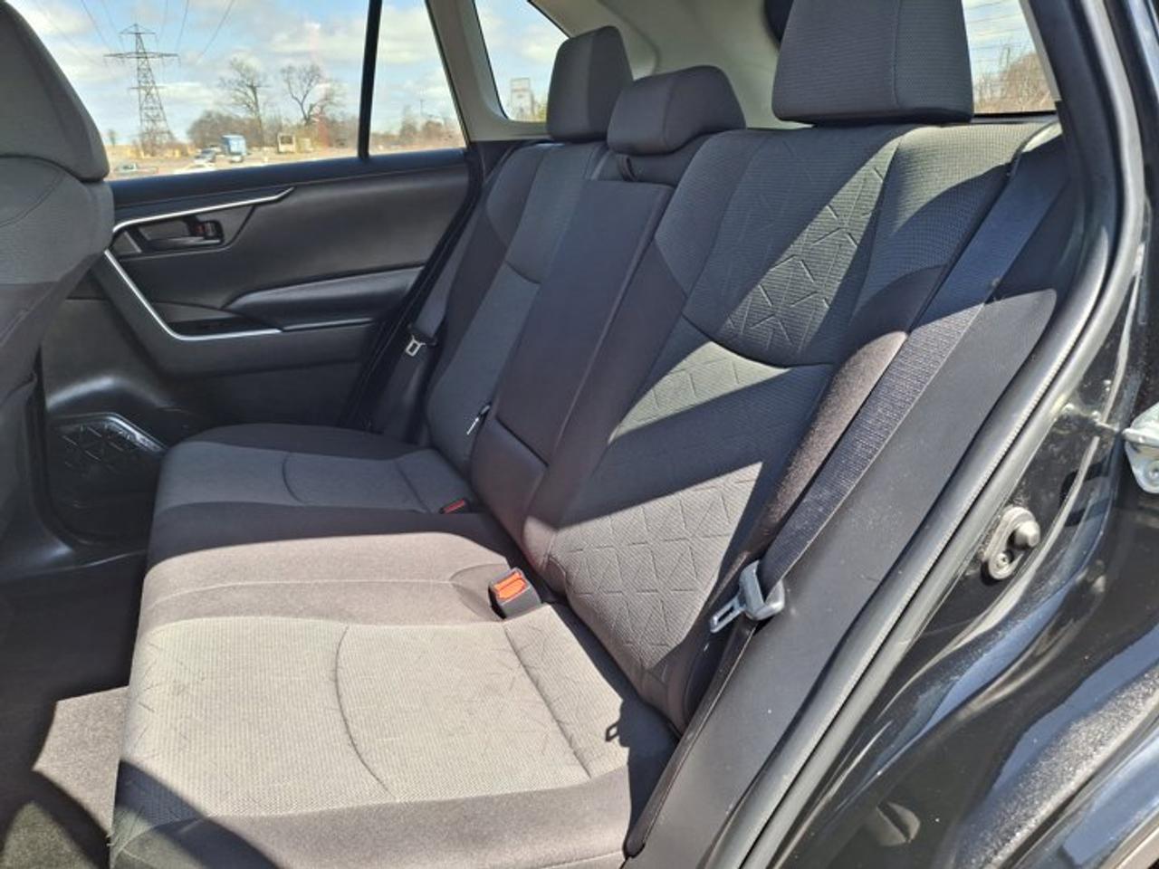 2022 Toyota RAV4 LE AWD | Radar Cruise | Heated Seats | CarPlay + Android | Rear Camera | and More ! Photo