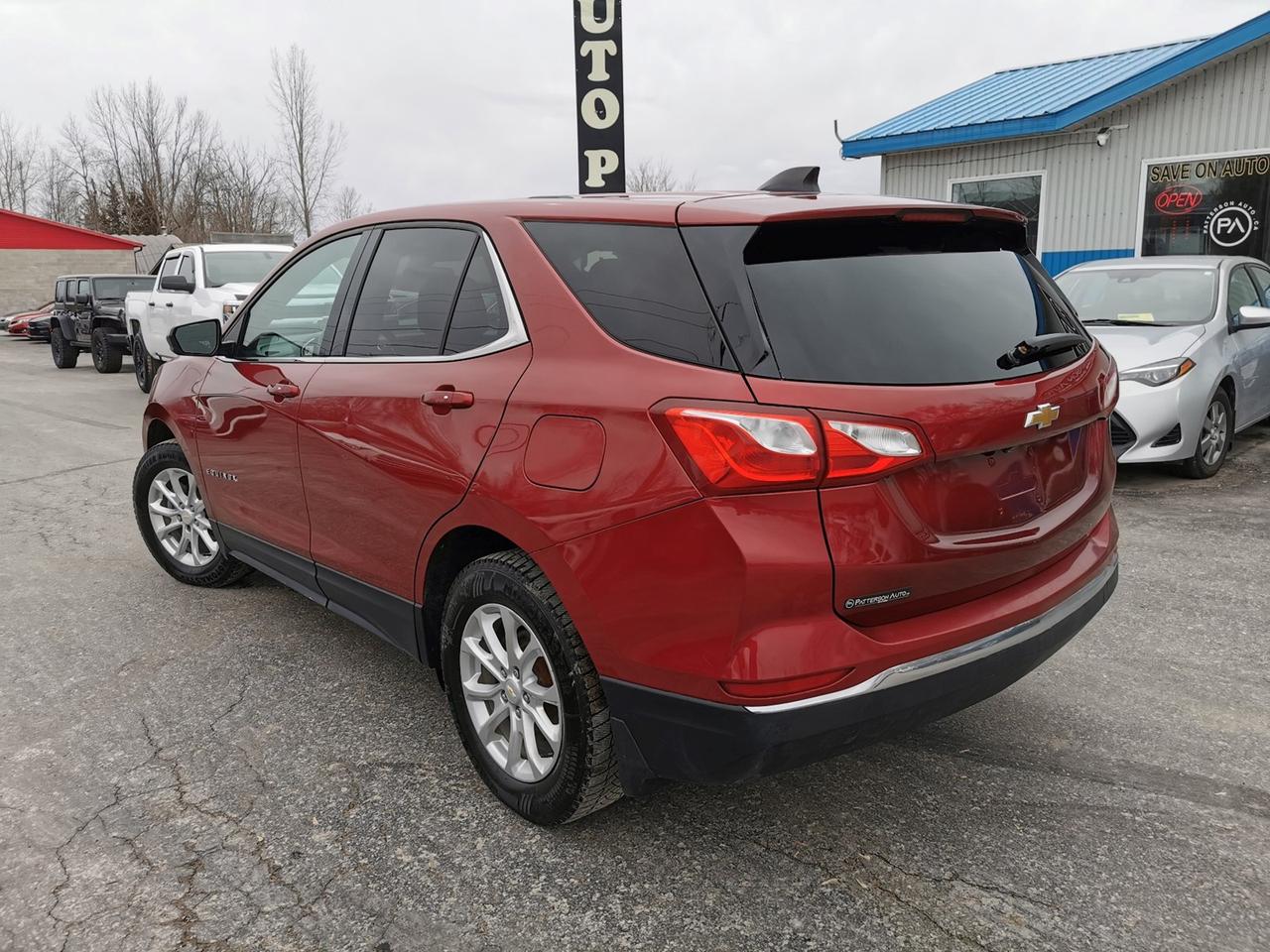2019 Chevrolet Equinox LT Photo2