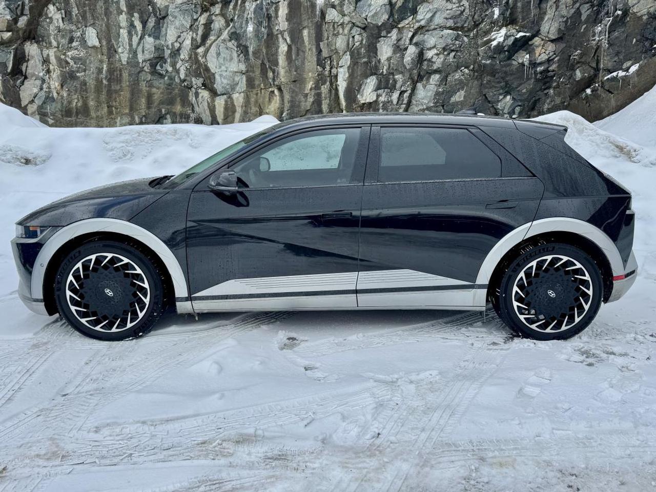 2024 Hyundai IONIQ 5 Preferred AWD Long Range w/Ultimate Pkg Photo