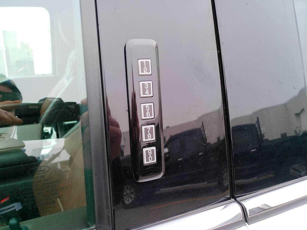 2022 Ford F-150 HYBRID King Ranch 4WD SuperCrew 5.5' Box Photo