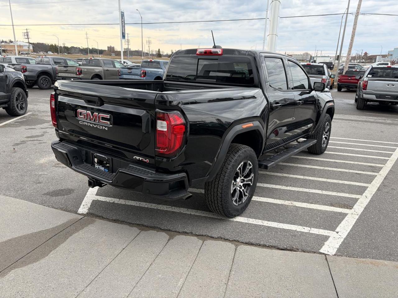 2024 GMC Canyon AT4 Photo4