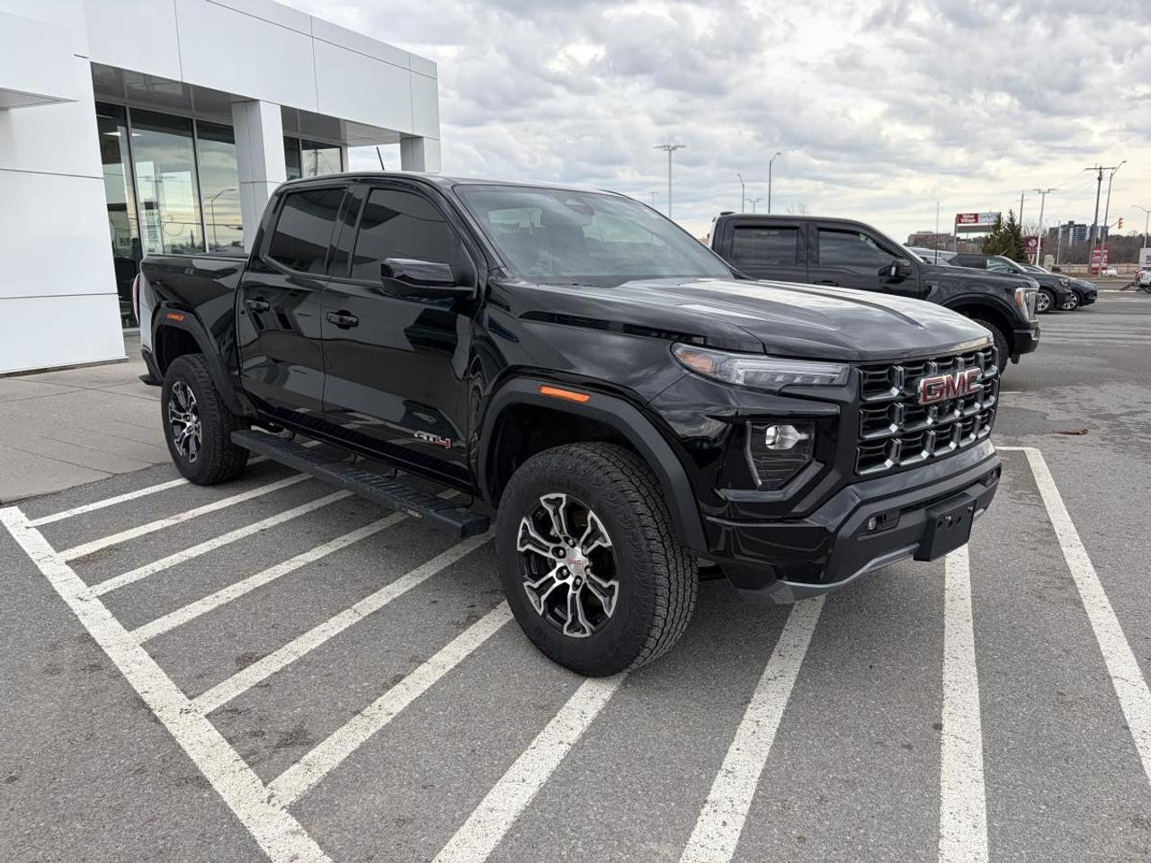 2024 GMC Canyon AT4 Photo2