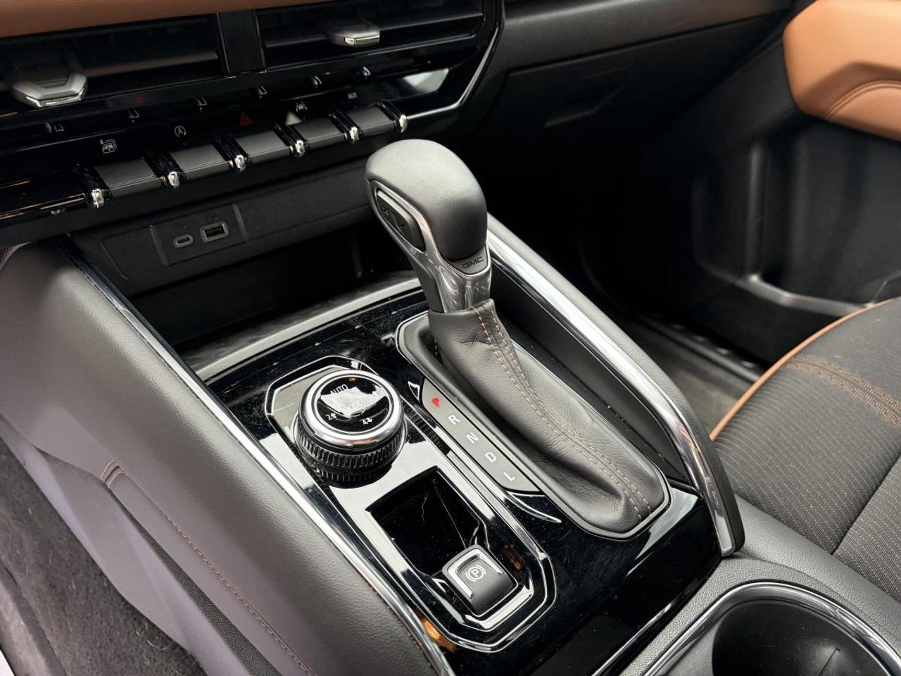 2024 GMC Canyon AT4 Photo