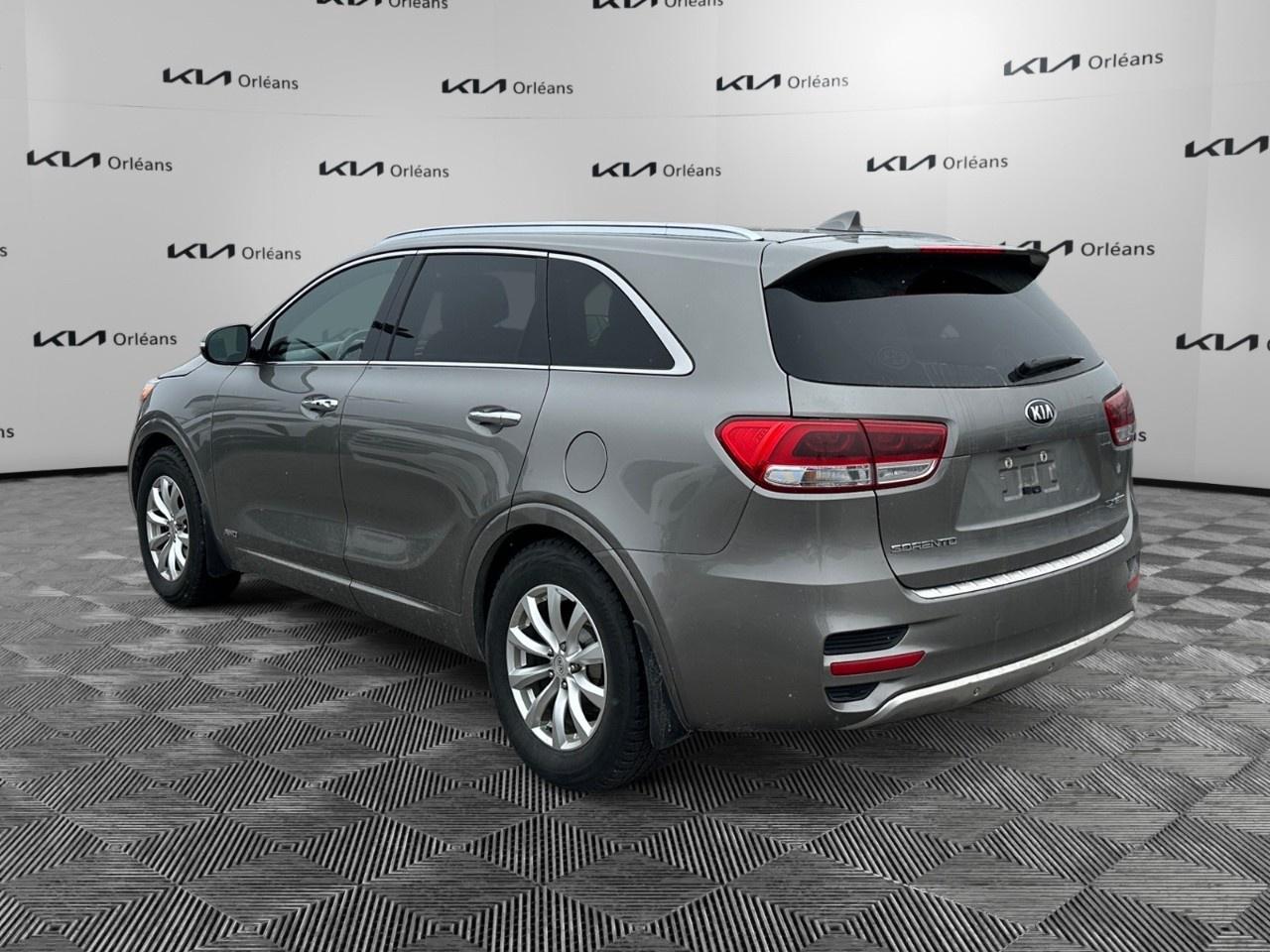 2017 Kia Sorento AWD 4dr SX Turbo Photo4