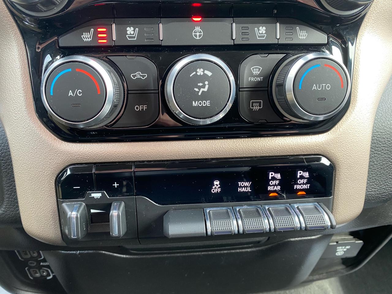 2019 RAM 1500 Laramie | Crew Cab | NAV | Heated/Vented Leather Seats Photo