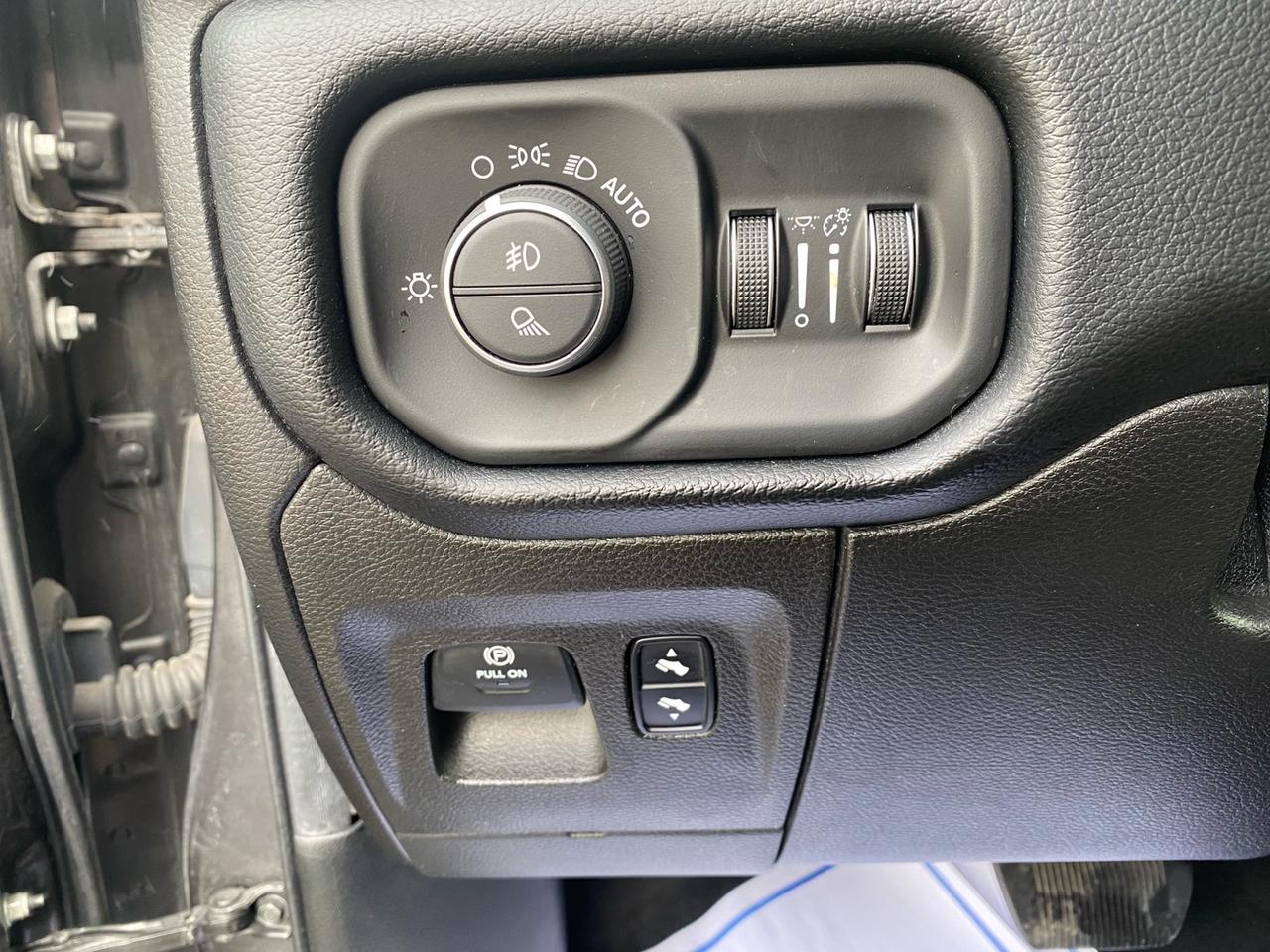 2019 RAM 1500 Laramie | Crew Cab | NAV | Heated/Vented Leather Seats Photo