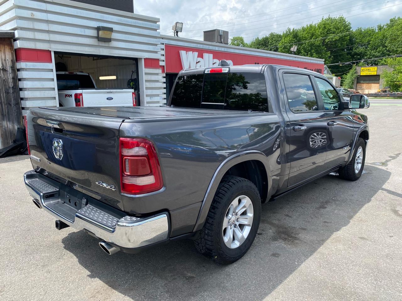2019 RAM 1500 Laramie | Crew Cab | NAV | Heated/Vented Leather Seats Photo