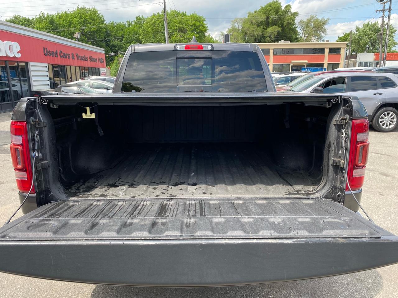 2019 RAM 1500 Laramie | Crew Cab | NAV | Heated/Vented Leather Seats Photo