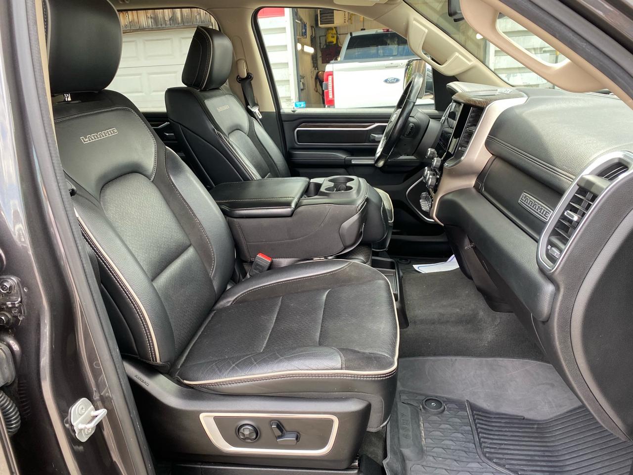 2019 RAM 1500 Laramie | Crew Cab | NAV | Heated/Vented Leather Seats Photo