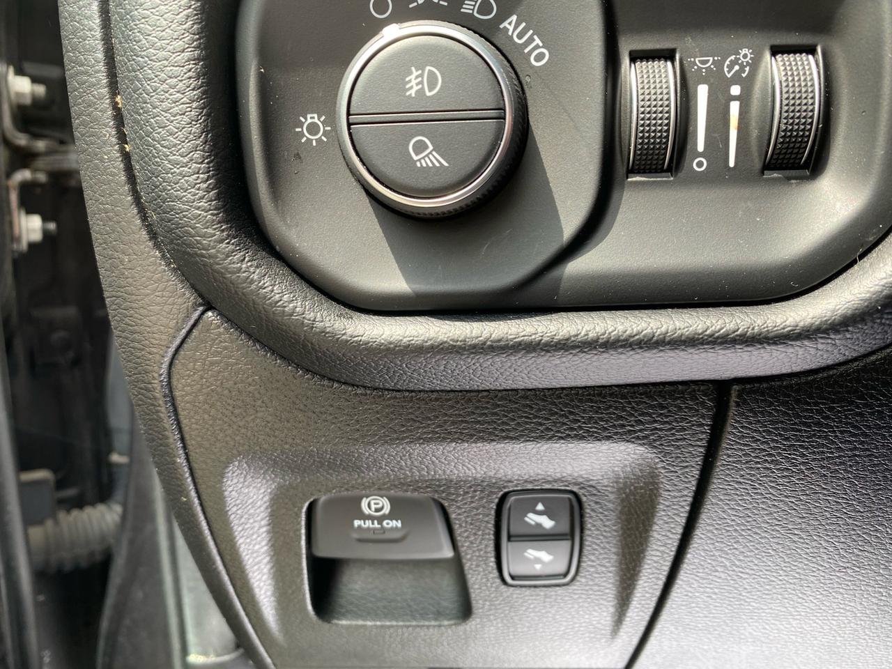 2019 RAM 1500 Laramie | Crew Cab | NAV | Heated/Vented Leather Seats Photo