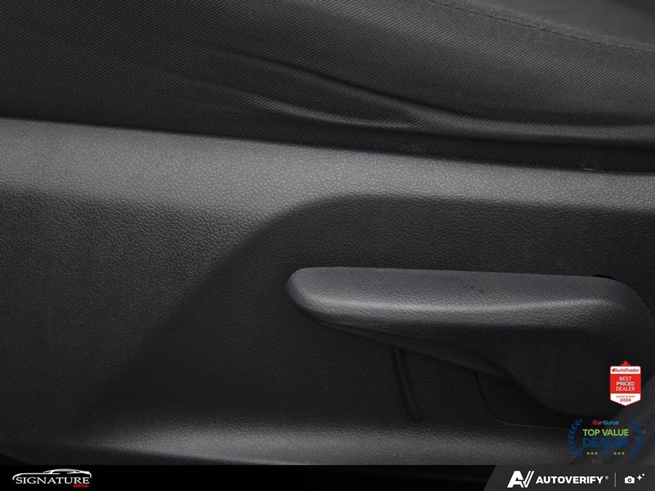 2025 Toyota RAV4 LE AWD  No Accident Carplay BSM Htd Seats Photo