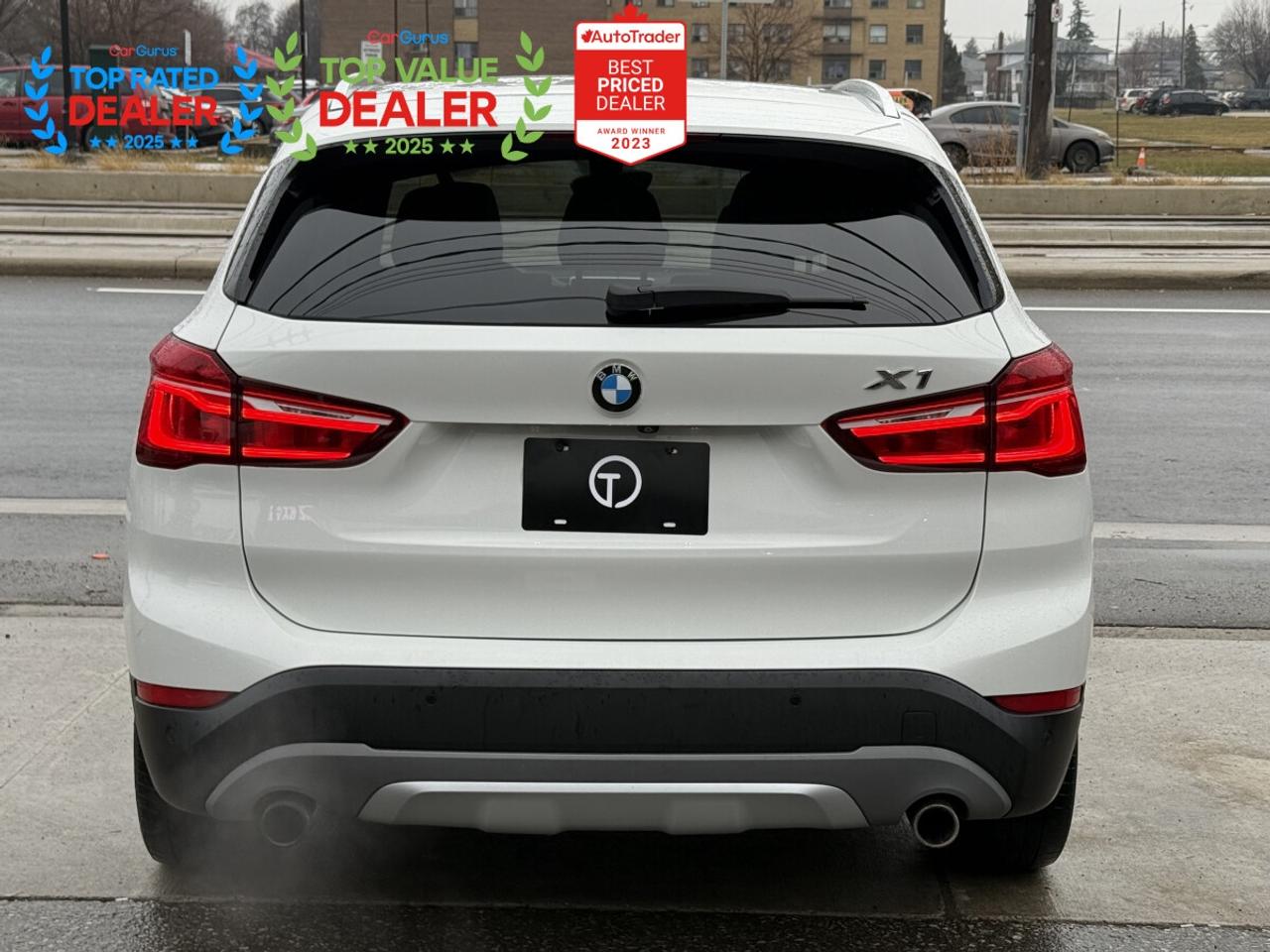 2017 BMW X1 | PREMIUM PKG | HUD | PANO | NAVI | BACK UP CAMERA Photo