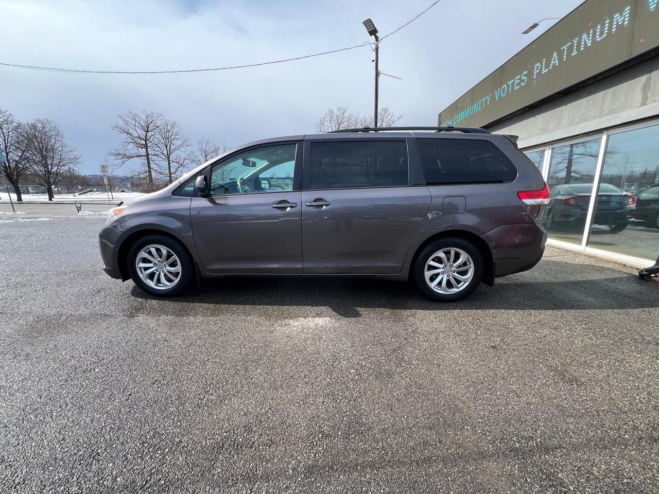 2014 Toyota Sienna LE 8 PASSENGER Photo
