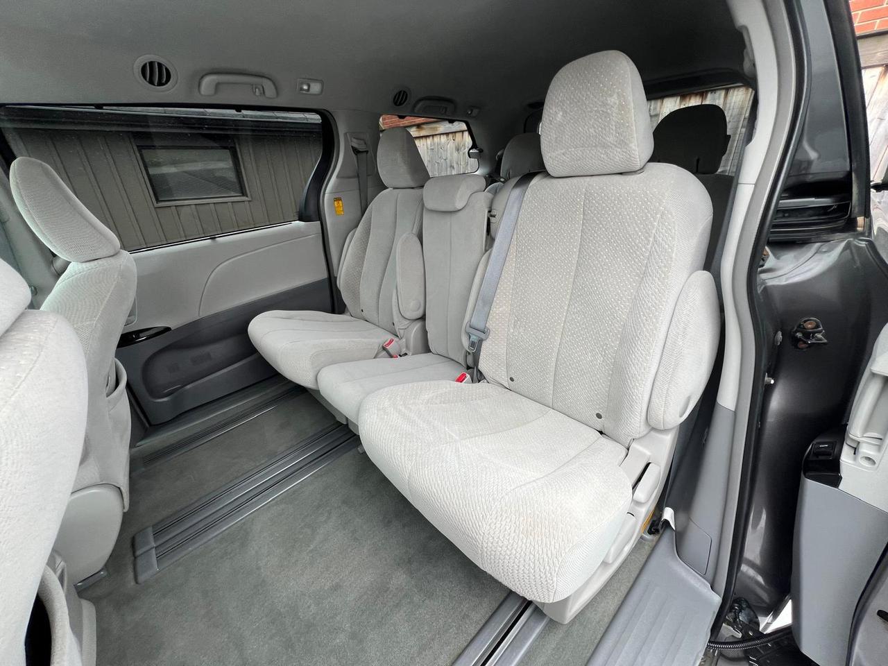 2014 Toyota Sienna LE 8 PASSENGER Photo