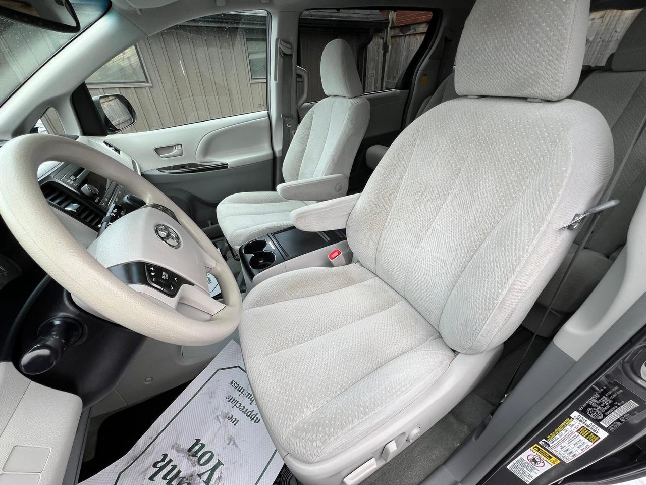 2014 Toyota Sienna LE 8 PASSENGER Photo