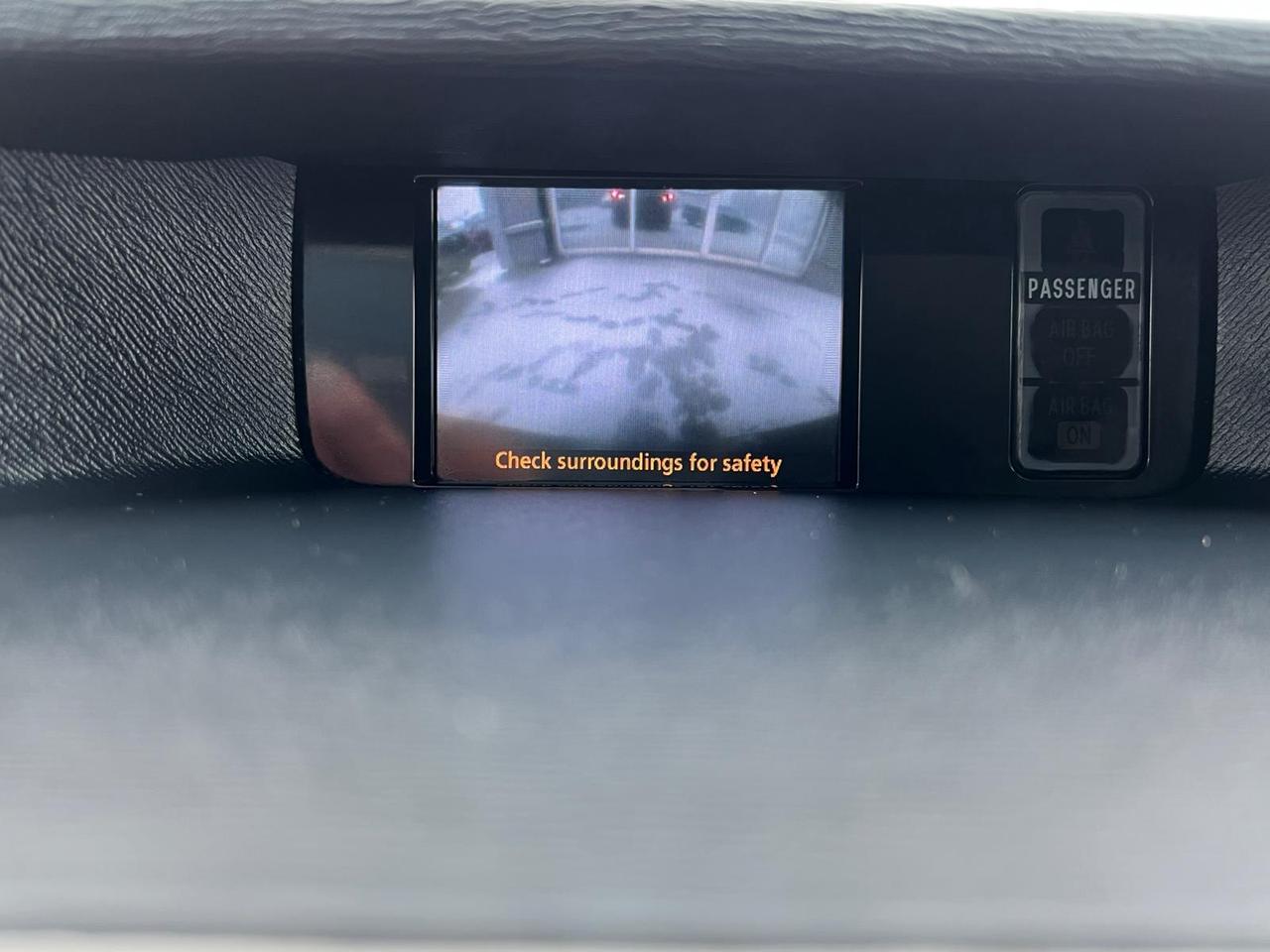 2014 Toyota Sienna LE 8 PASSENGER Photo