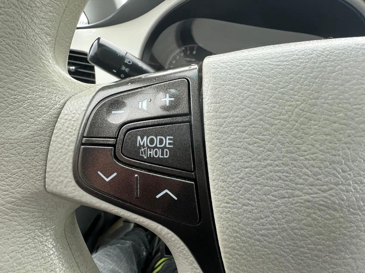 2014 Toyota Sienna LE 8 PASSENGER Photo