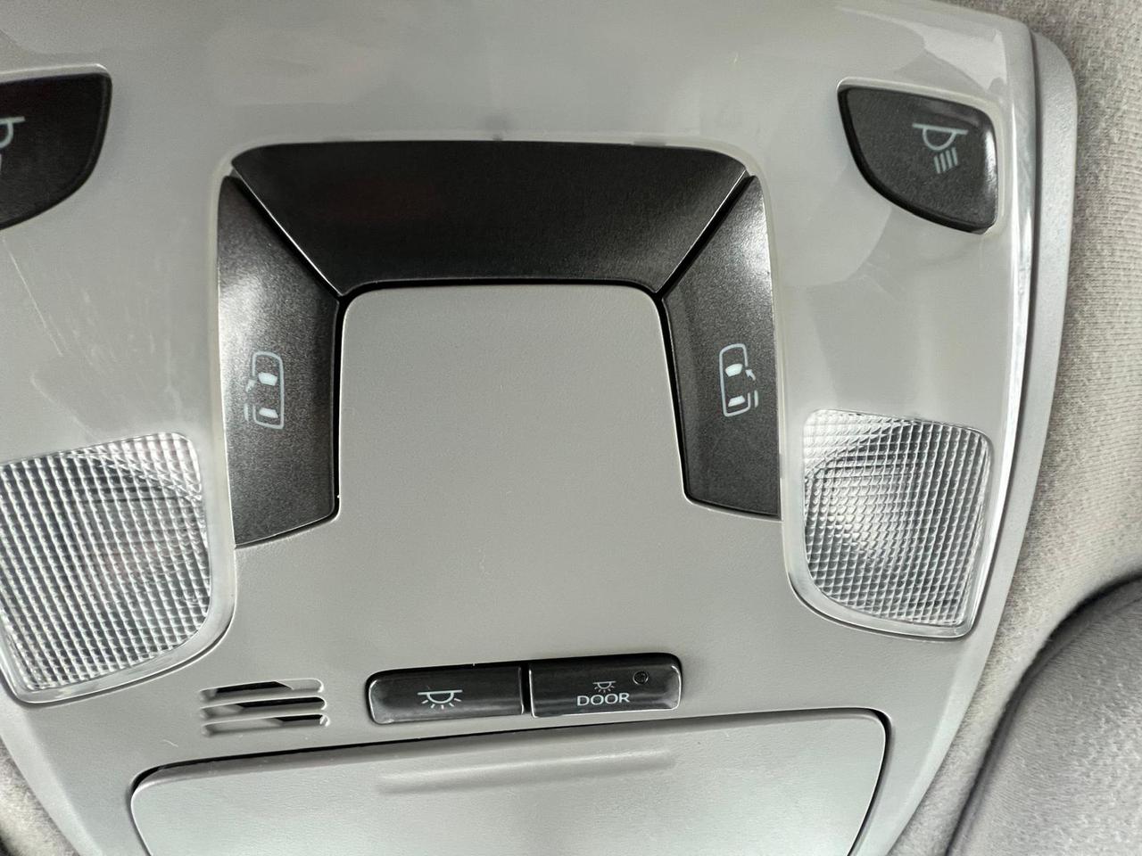 2014 Toyota Sienna LE 8 PASSENGER Photo