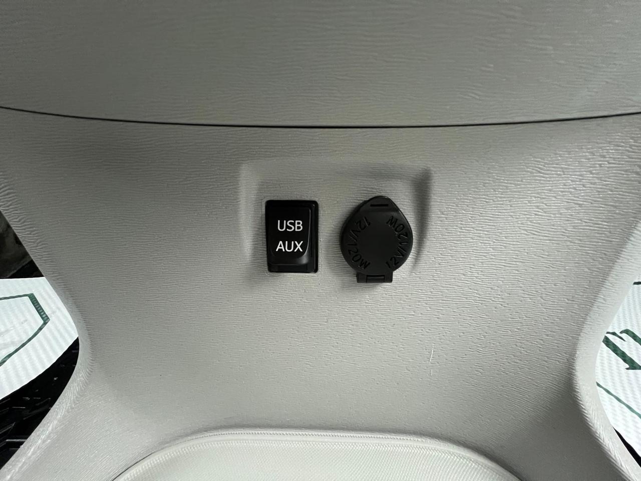 2014 Toyota Sienna LE 8 PASSENGER Photo