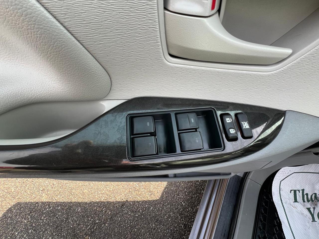 2014 Toyota Sienna LE 8 PASSENGER Photo