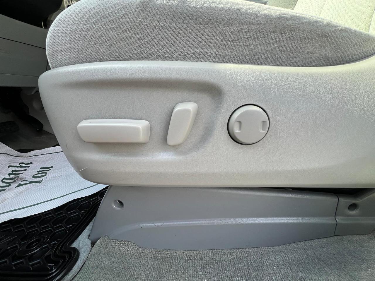 2014 Toyota Sienna LE 8 PASSENGER Photo