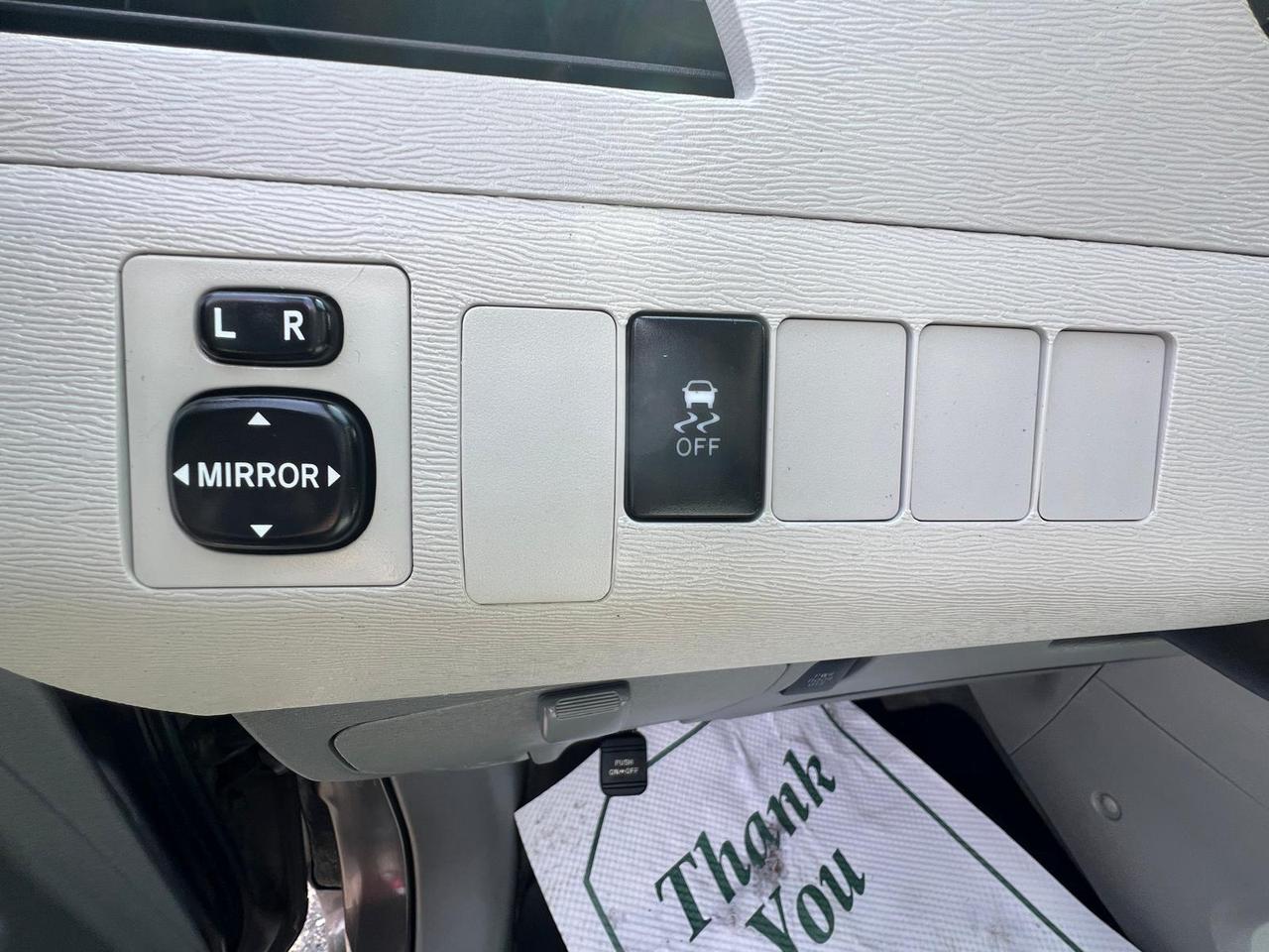 2014 Toyota Sienna LE 8 PASSENGER Photo