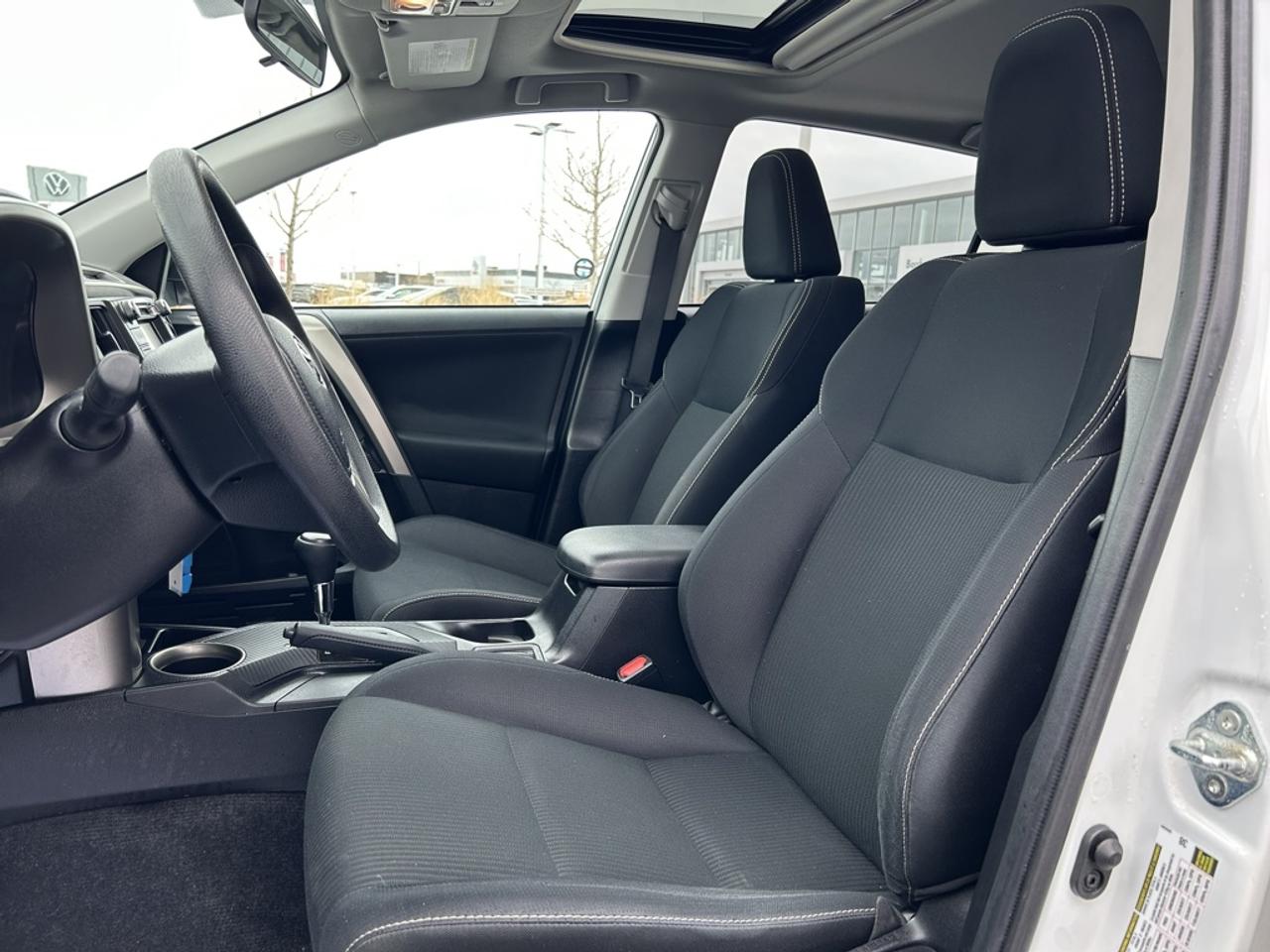 2014 Toyota RAV4 XLE  - Sunroof -  Heated Seats Photo