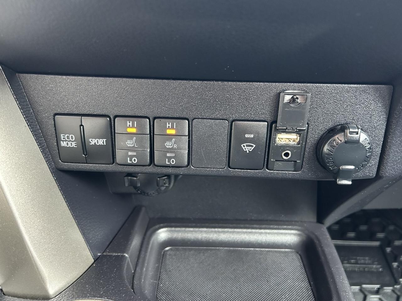 2014 Toyota RAV4 XLE  - Sunroof -  Heated Seats Photo