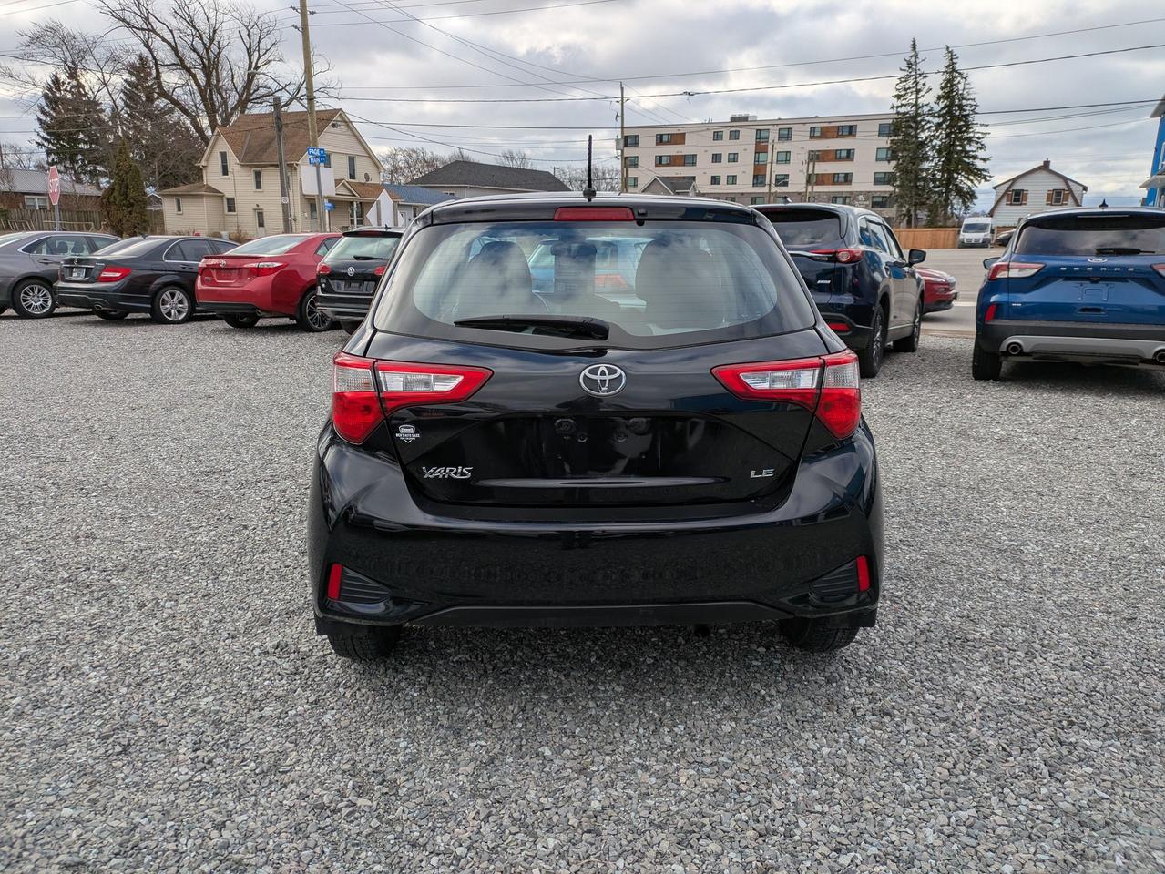 2018 Toyota Yaris LE Photo3