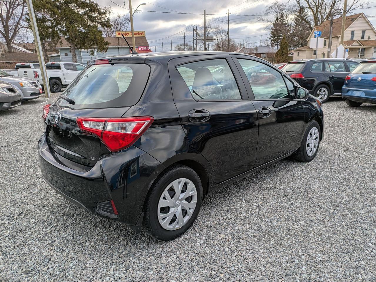 2018 Toyota Yaris LE Photo4