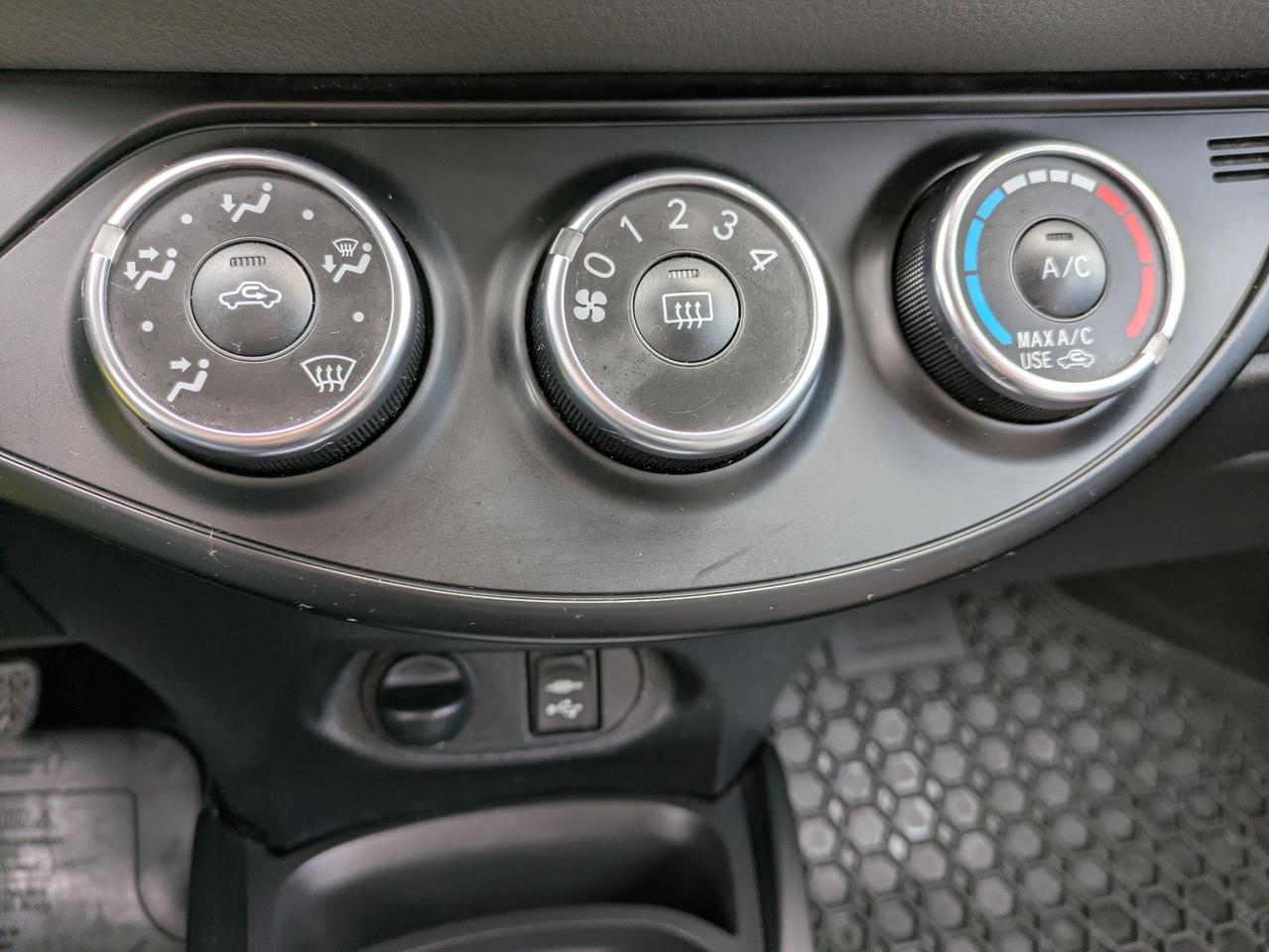 2018 Toyota Yaris LE Photo