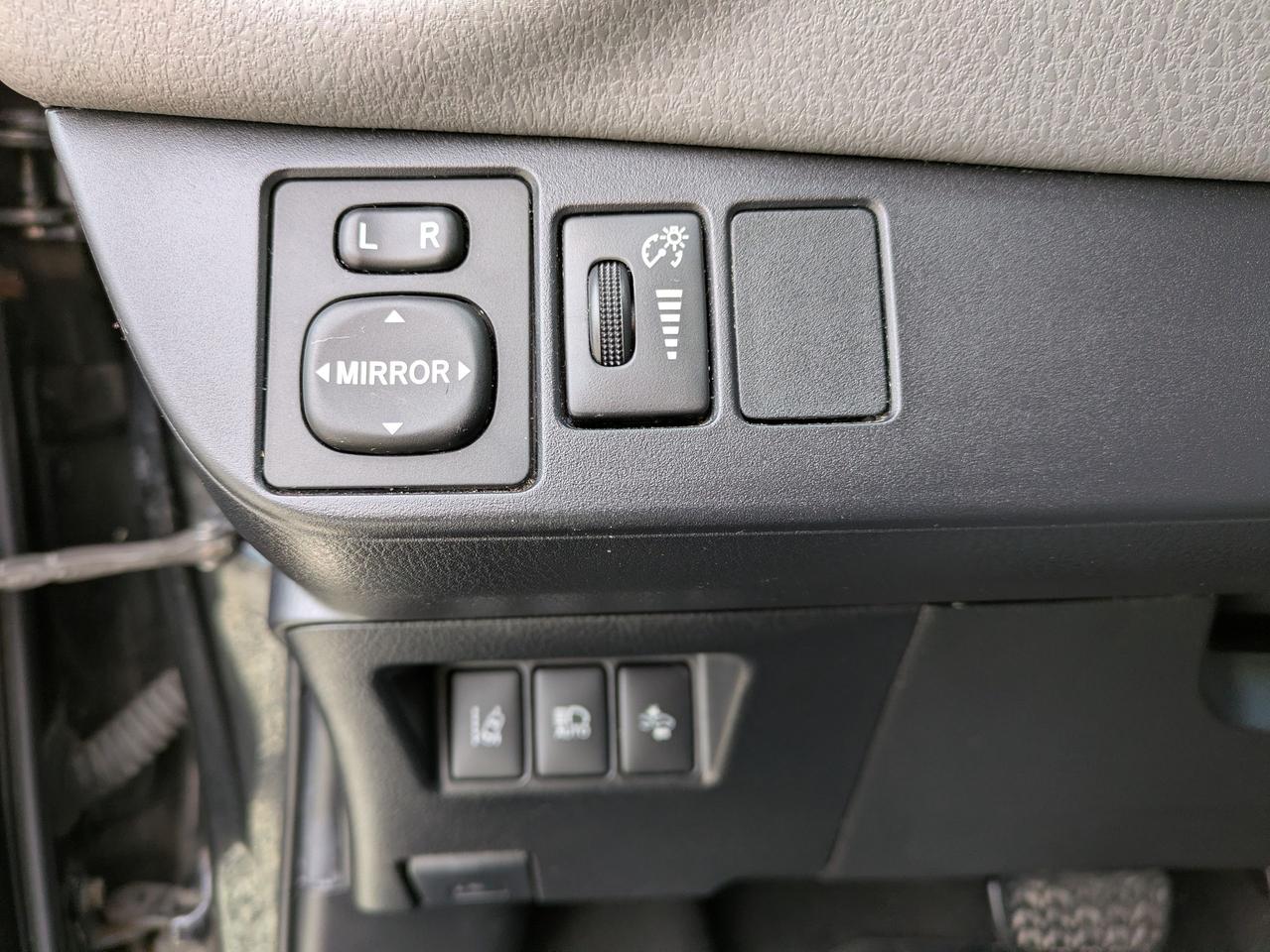 2018 Toyota Yaris LE Photo