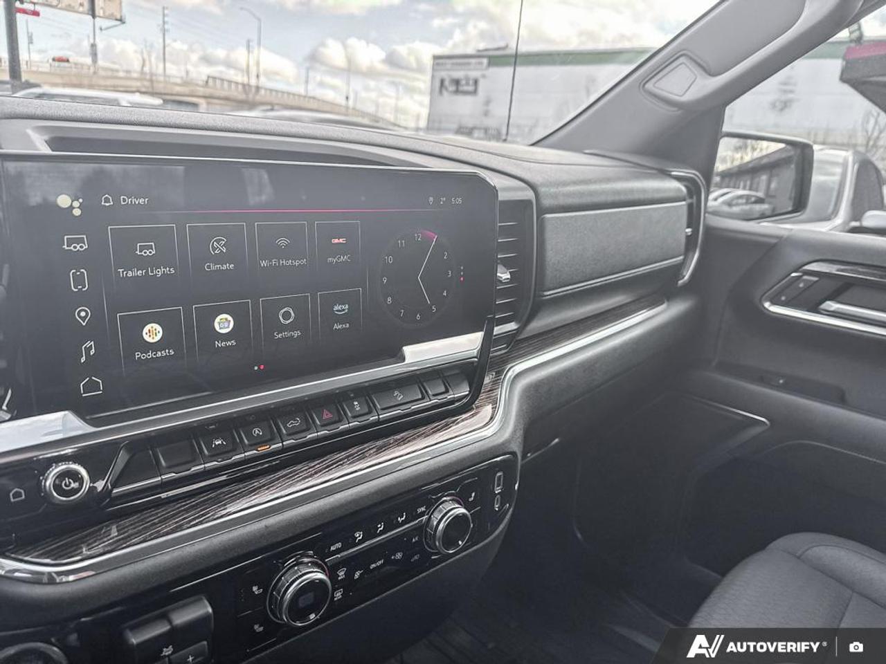 2023 GMC Sierra 1500 ELEVATION / 5.3L V8 / HTD SEATS / TOW PACK / CREW Photo