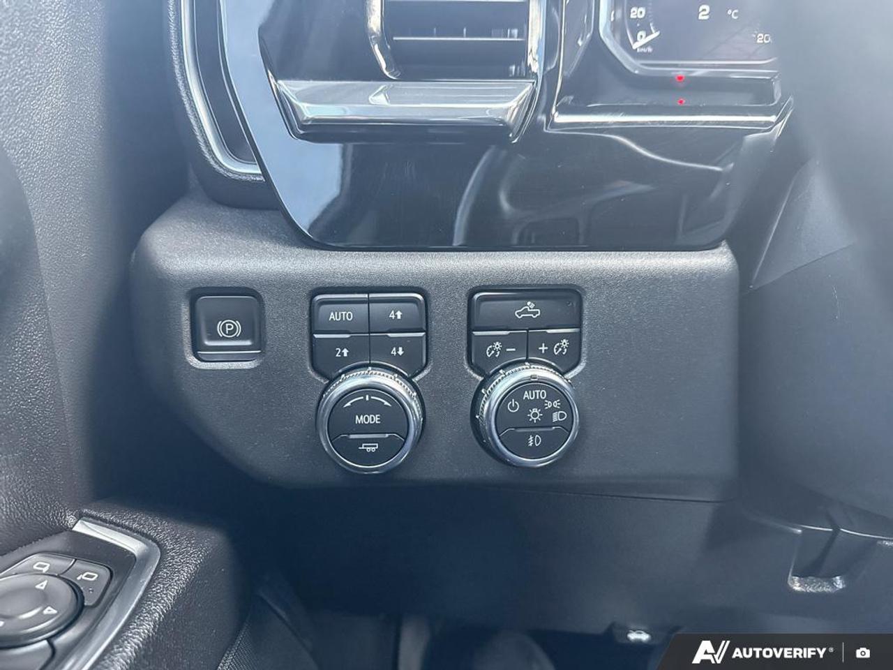 2023 GMC Sierra 1500 ELEVATION / 5.3L V8 / HTD SEATS / TOW PACK / CREW Photo