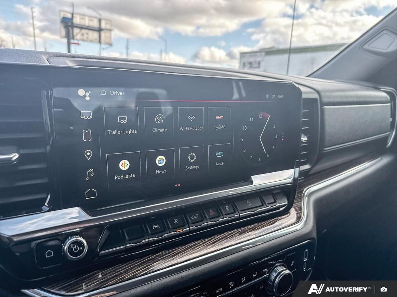 2023 GMC Sierra 1500 ELEVATION / 5.3L V8 / HTD SEATS / TOW PACK / CREW Photo