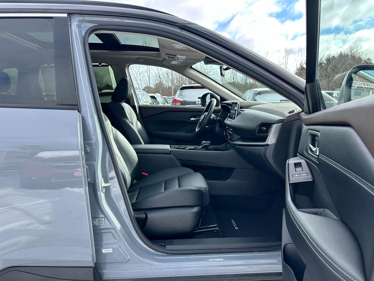 2023 Nissan Rogue SV Midnight AWD PanoRoof HTD-LTHR SkyCam Dual-A/C Photo