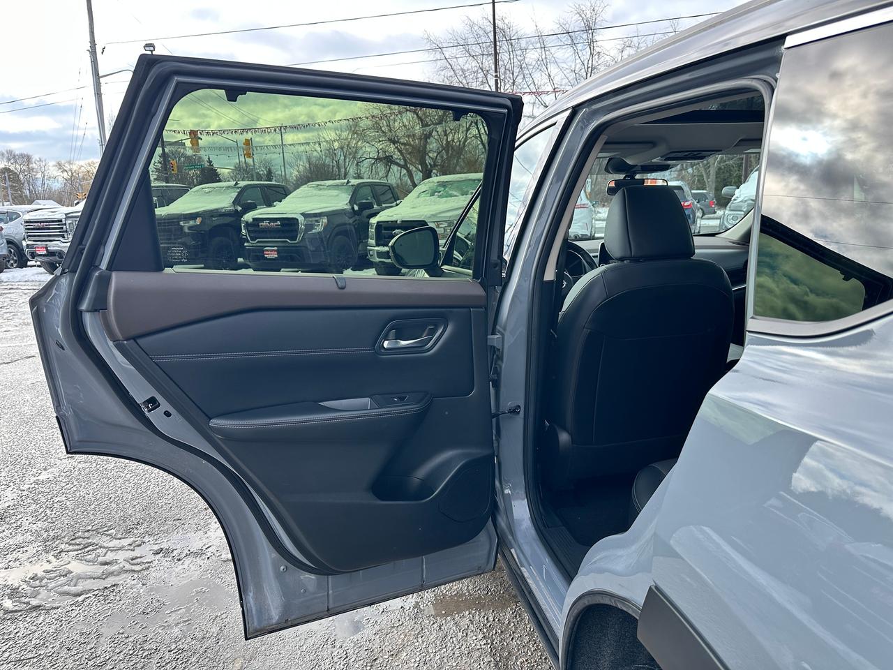 2023 Nissan Rogue SV Midnight AWD PanoRoof HTD-LTHR SkyCam Dual-A/C Photo