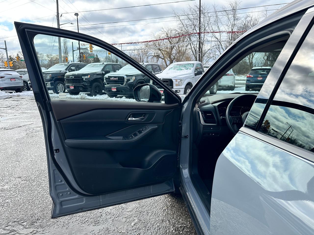 2023 Nissan Rogue SV Midnight AWD PanoRoof HTD-LTHR SkyCam Dual-A/C Photo