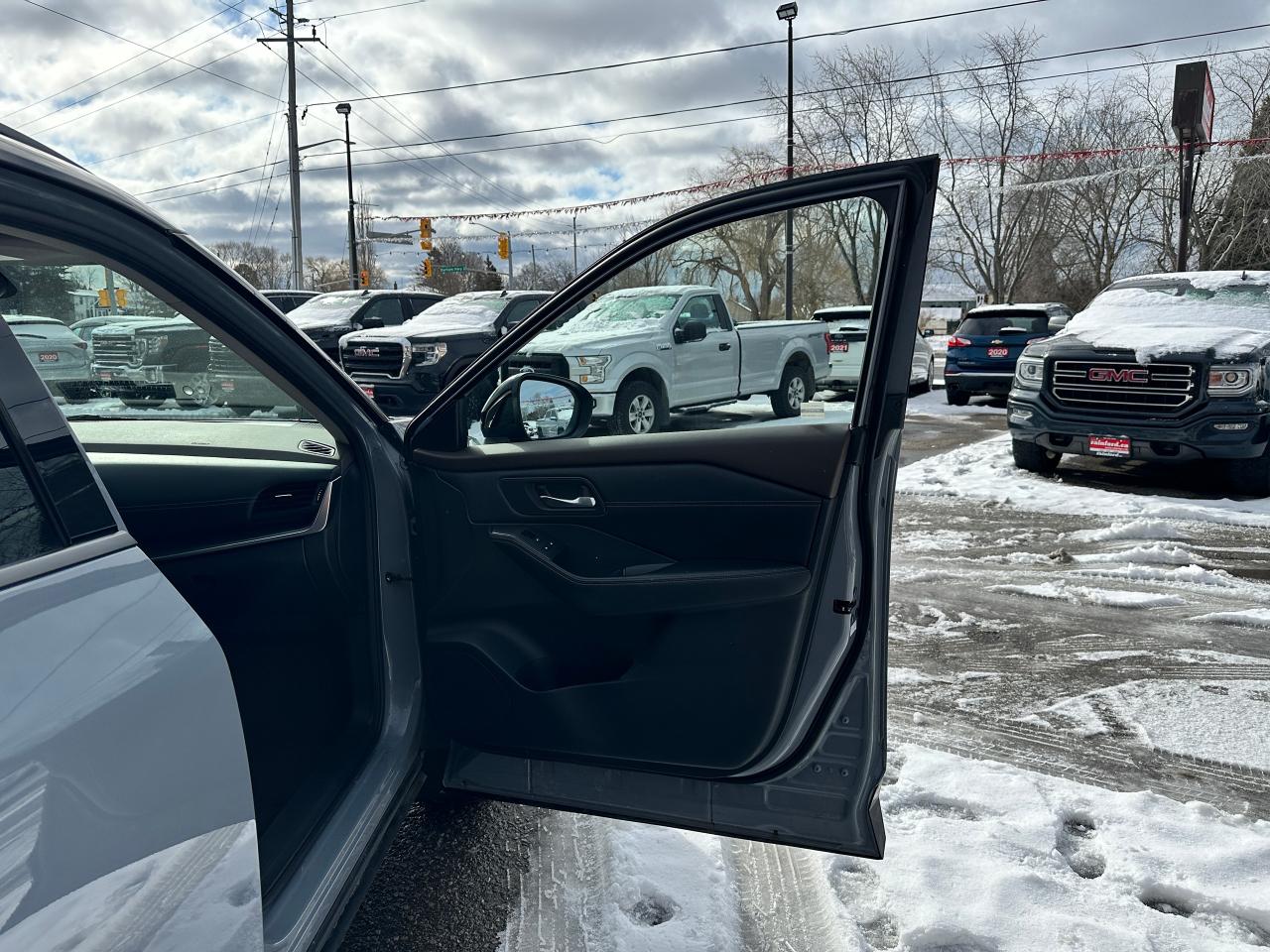 2023 Nissan Rogue SV Midnight AWD PanoRoof HTD-LTHR SkyCam Dual-A/C Photo