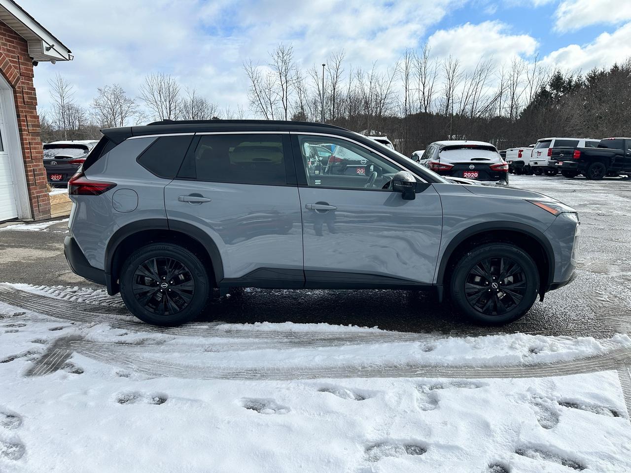 2023 Nissan Rogue SV Midnight AWD PanoRoof HTD-LTHR SkyCam Dual-A/C Photo4