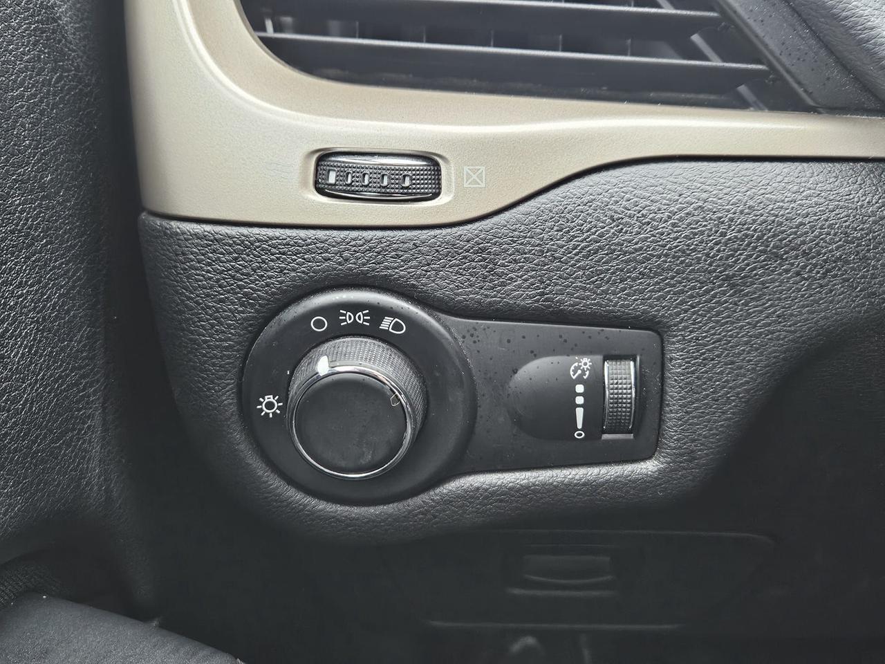2015 Jeep Cherokee 4WD 4Dr Sport Photo