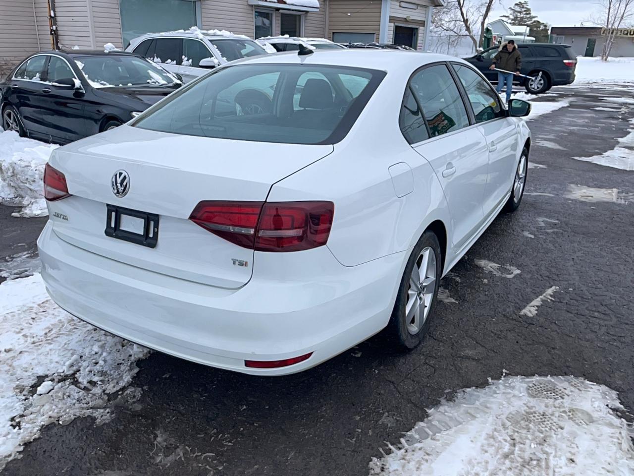 2016 Volkswagen Jetta 1.8T Sport Photo3