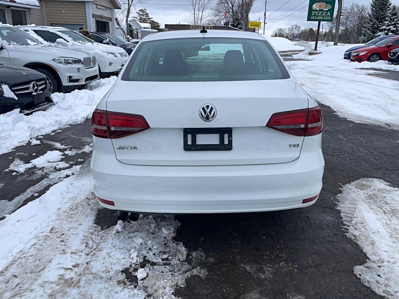 2016 Volkswagen Jetta 1.8T Sport Photo