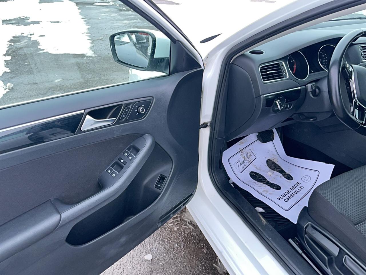 2016 Volkswagen Jetta 1.8T Sport Photo