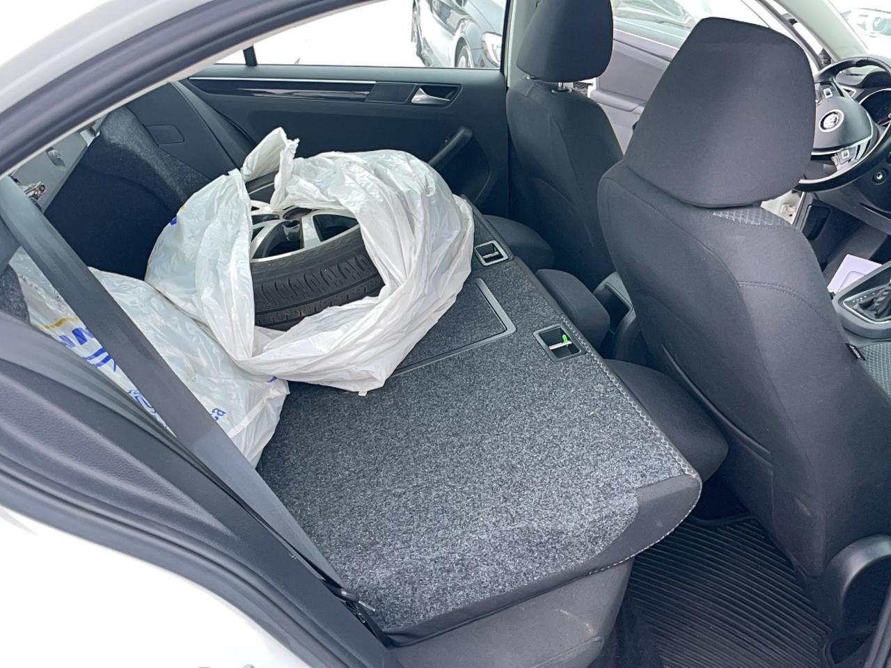 2016 Volkswagen Jetta 1.8T Sport Photo